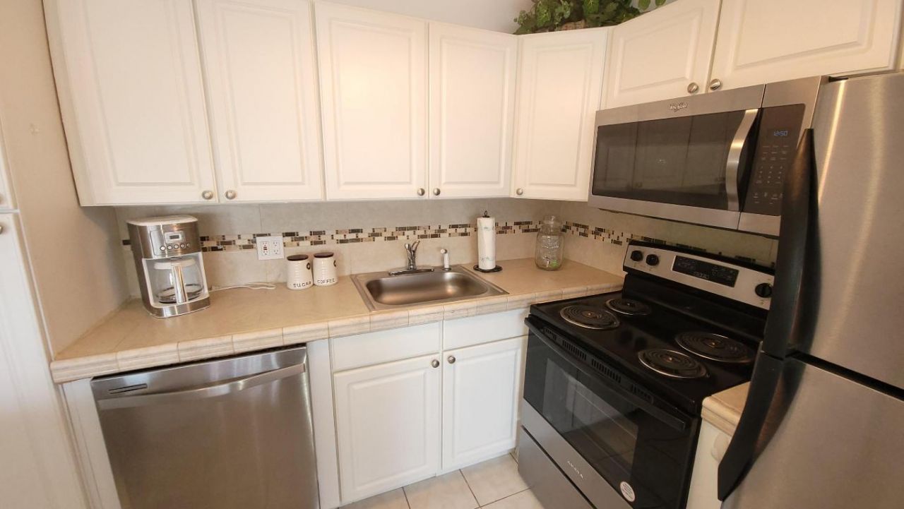 405 Southampton A, West Palm Beach, FL 33417 Photo