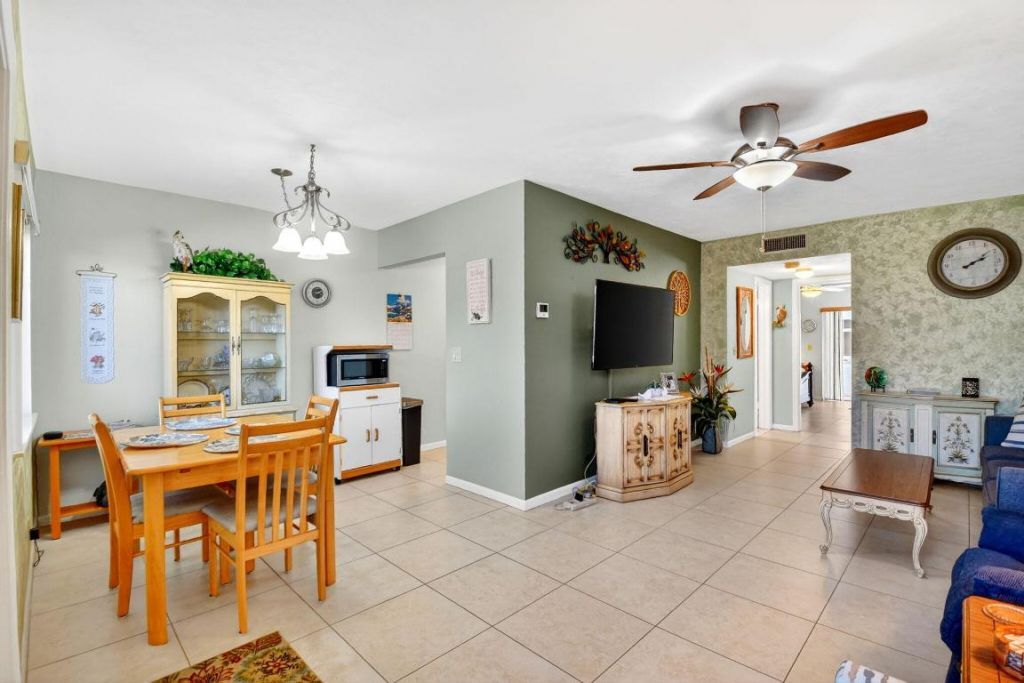 3160 Lake Osborne Drive, Unit 109, Lake Worth Beach, FL 33461 Photo