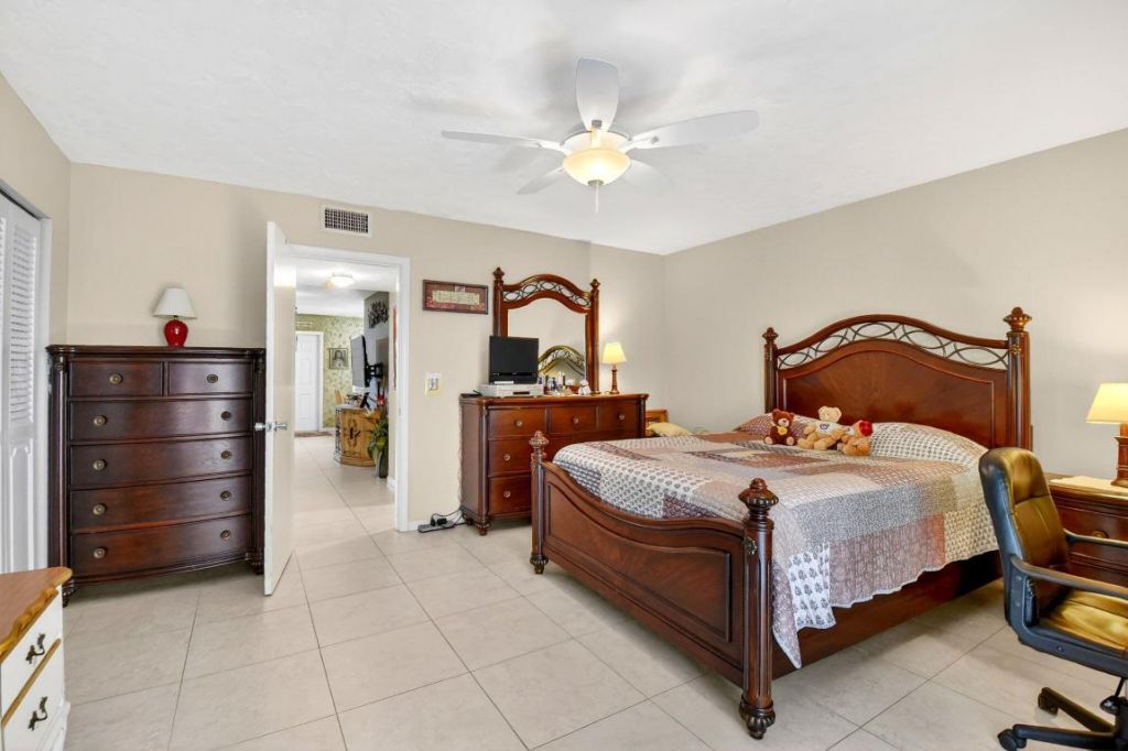 3160 Lake Osborne Drive, Unit 109, Lake Worth Beach, FL 33461 Photo