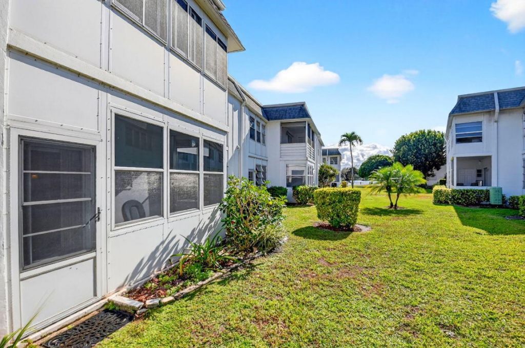 3160 Lake Osborne Drive, Unit 109, Lake Worth Beach, FL 33461 Photo
