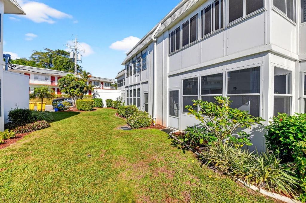 3160 Lake Osborne Drive, Unit 109, Lake Worth Beach, FL 33461 Photo