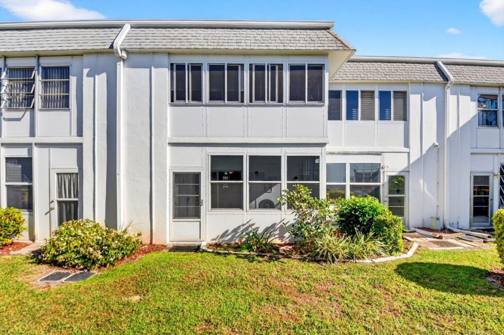 3160 Lake Osborne Drive, Unit 109, Lake Worth Beach, FL 33461 Photo