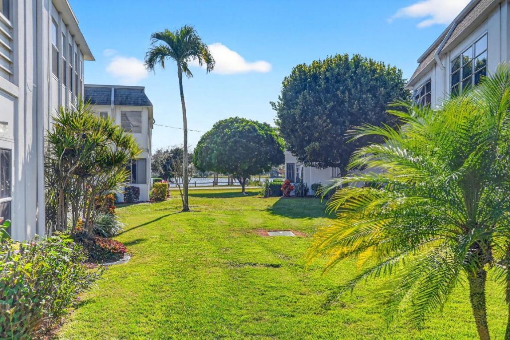 3160 Lake Osborne Drive, Unit 109, Lake Worth Beach, FL 33461 Photo