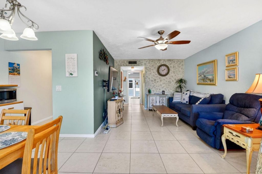 3160 Lake Osborne Drive, Unit 109, Lake Worth Beach, FL 33461 Photo
