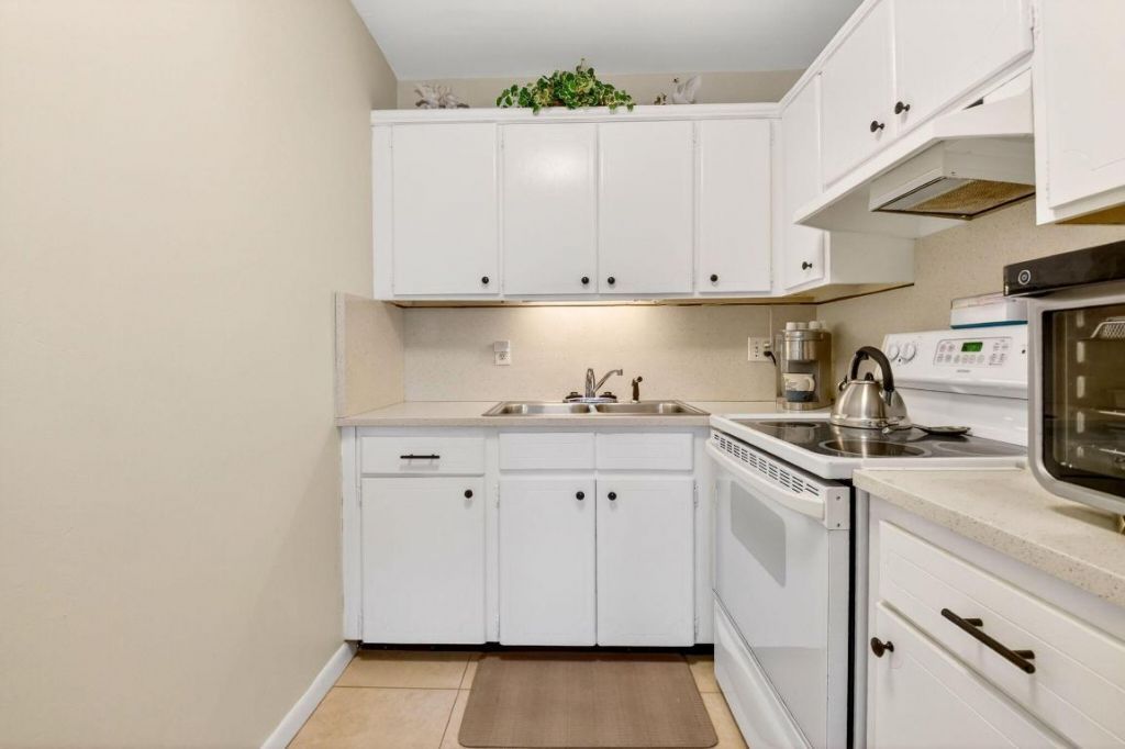 3160 Lake Osborne Drive, Unit 109, Lake Worth Beach, FL 33461 Photo