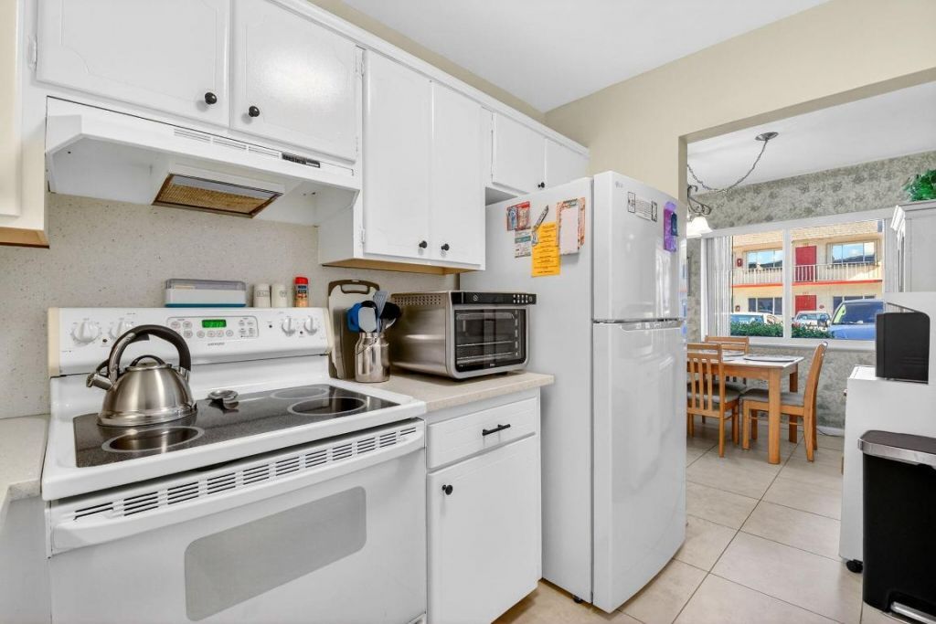 3160 Lake Osborne Drive, Unit 109, Lake Worth Beach, FL 33461 Photo