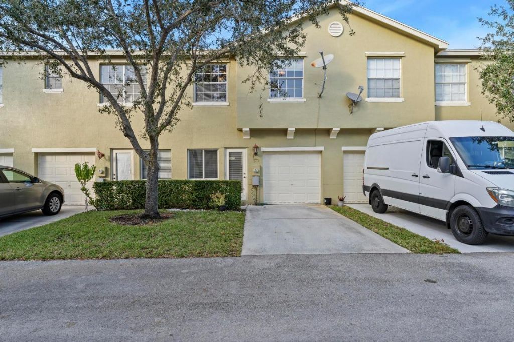 2186 SE Destin Drive, Port Saint Lucie, FL 34952 Photo