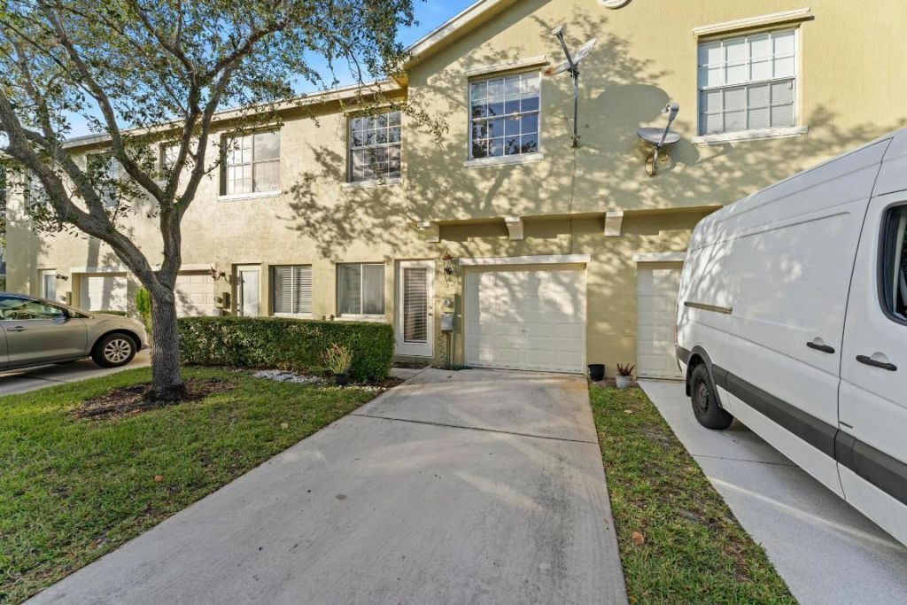 2186 SE Destin Drive, Port Saint Lucie, FL 34952 Photo