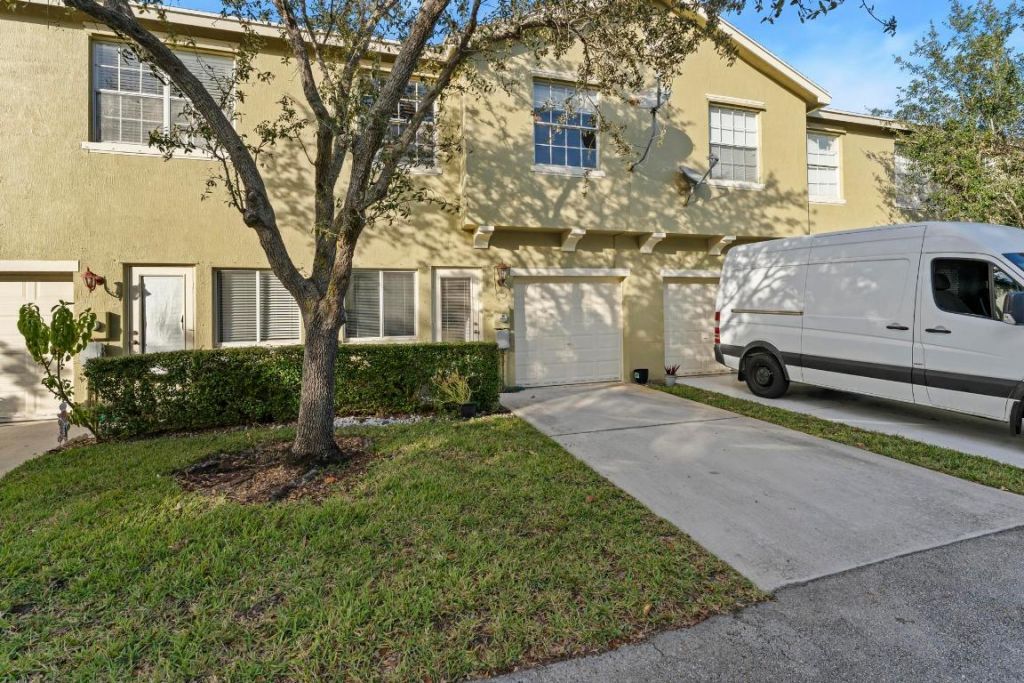 2186 SE Destin Drive, Port Saint Lucie, FL 34952 Photo