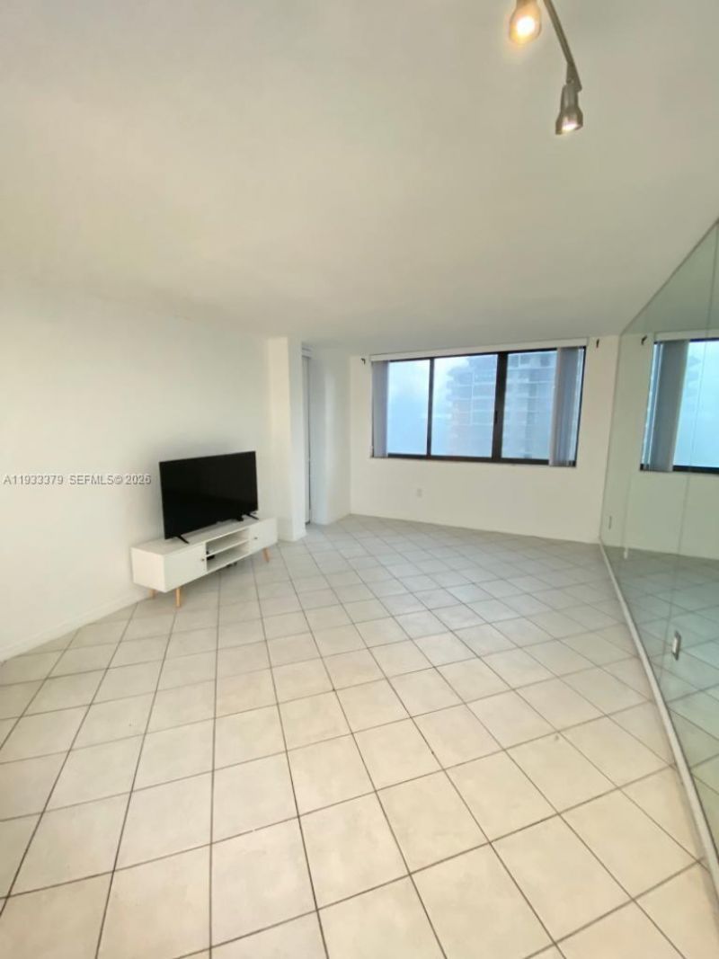 540 Brickell Key Dr , Unit 925, Miami, FL 33131 Photo