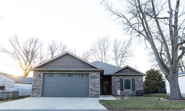 413 Moore Street, Clinton, IL 61727 Main Photo