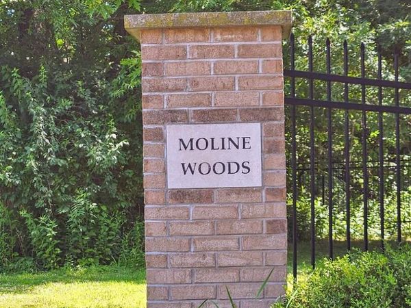 574-632 3RD Street, Moline, IL 61265