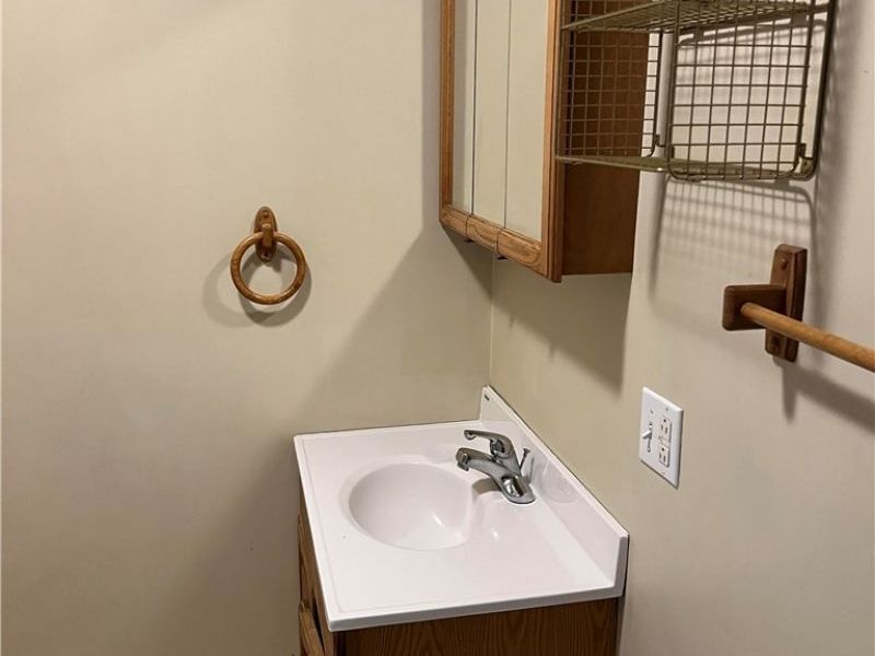 2216 Hilliard Drive, Midvale, OH 44653 Photo 10