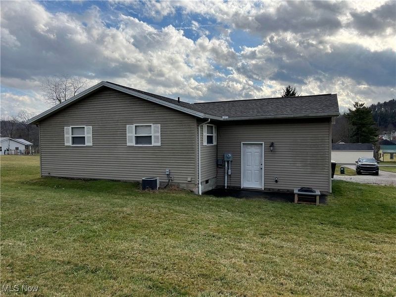 2216 Hilliard Drive, Midvale, OH 44653 Photo 12