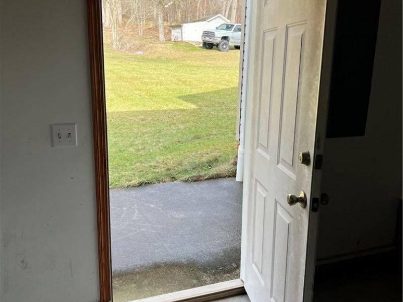 2216 Hilliard Drive, Midvale, OH 44653 Photo 3