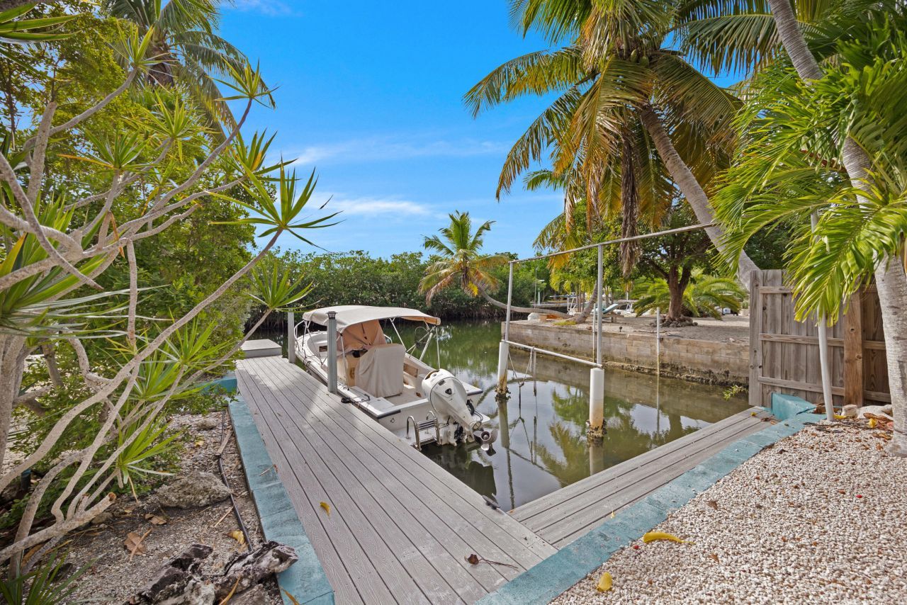 19881 Date Palm Drive, Sugarloaf, FL 33042 Photo