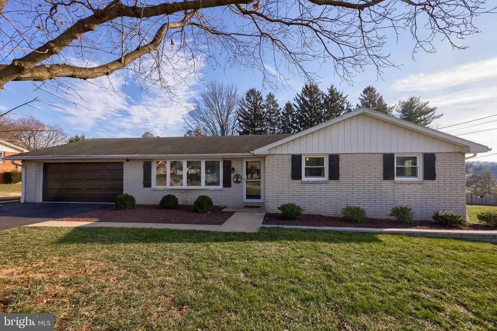 140 RIDGEFIELD DRIVE, YORK, PA 17403