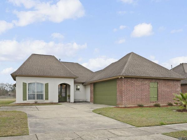 9113 Highland Oaks Ave, Zachary, LA 70791