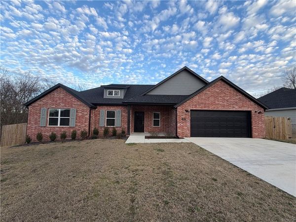 18 Olmsted Circle, Bella Vista, AR 72715