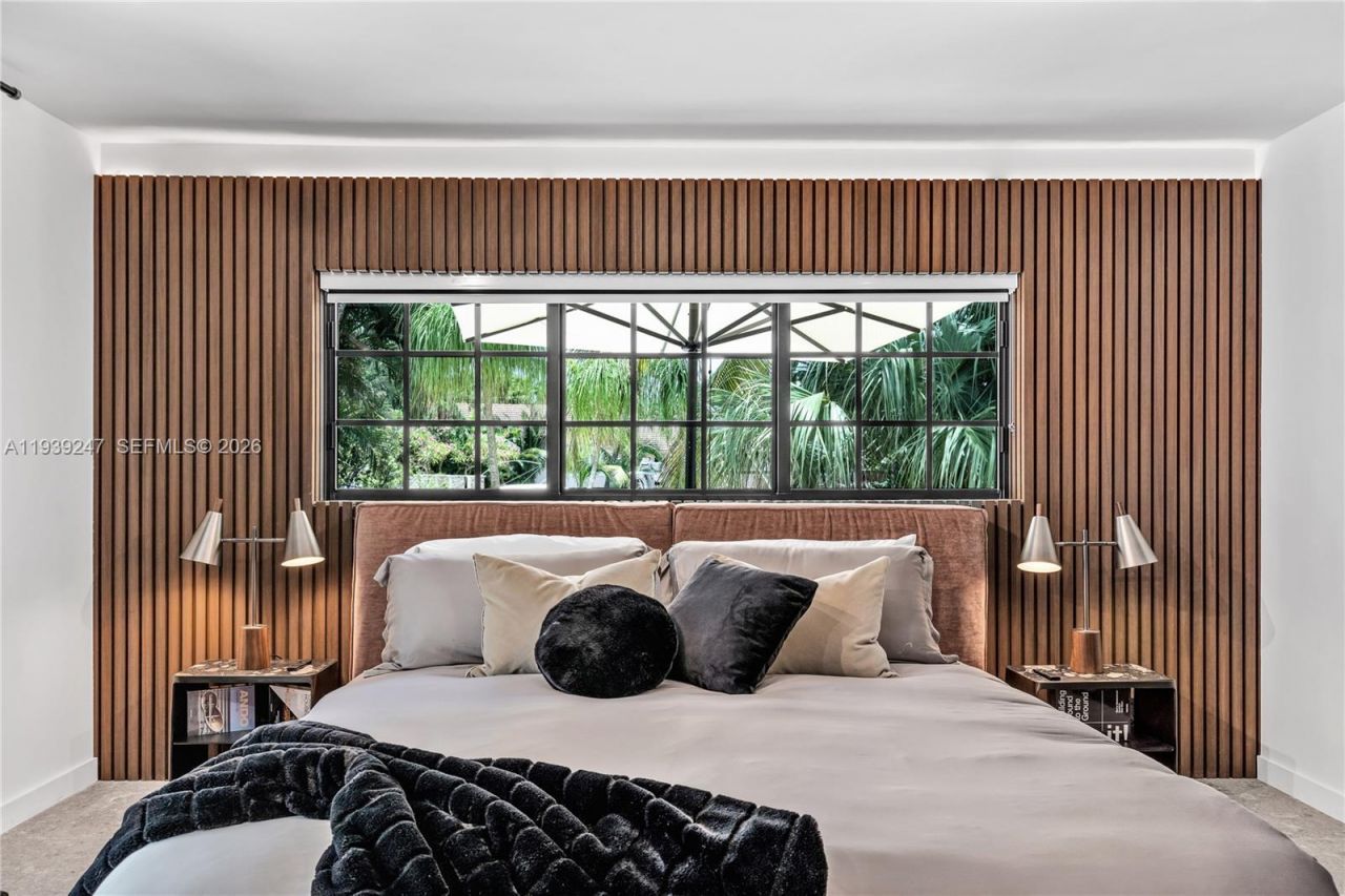 2500 Bayview Dr, Fort Lauderdale, FL 33305 Photo