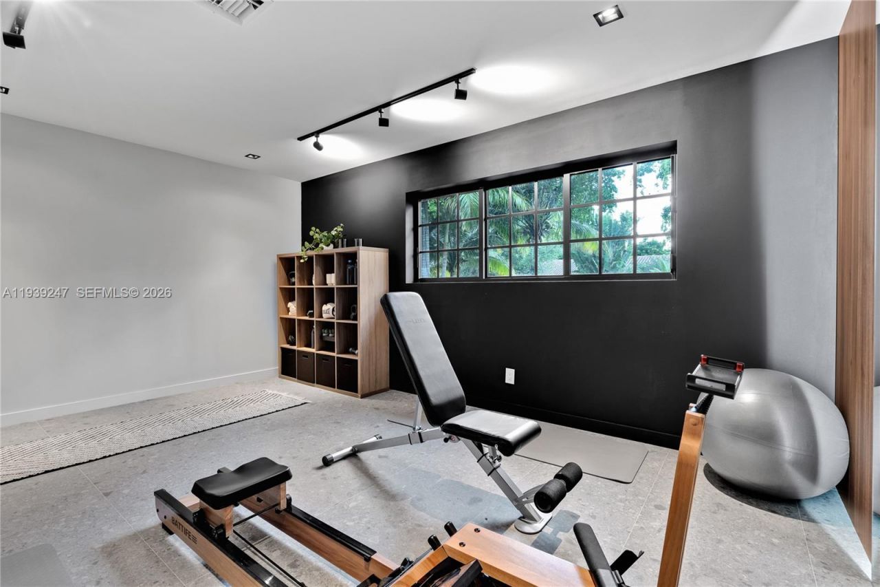 2500 Bayview Dr, Fort Lauderdale, FL 33305 Photo