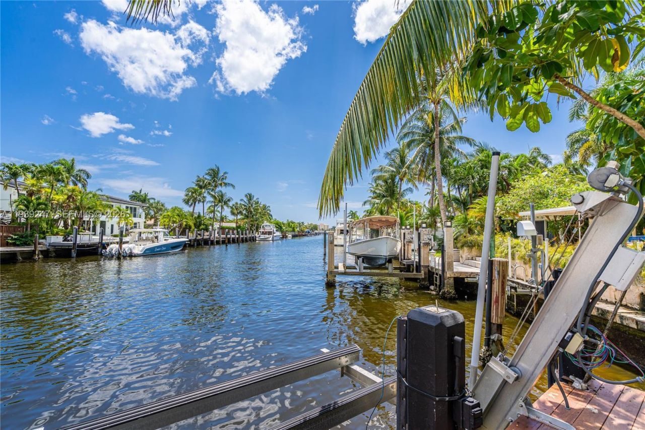 2500 Bayview Dr, Fort Lauderdale, FL 33305 Photo
