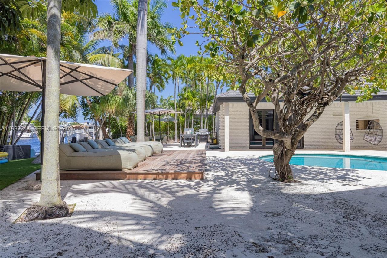 2500 Bayview Dr, Fort Lauderdale, FL 33305 Photo