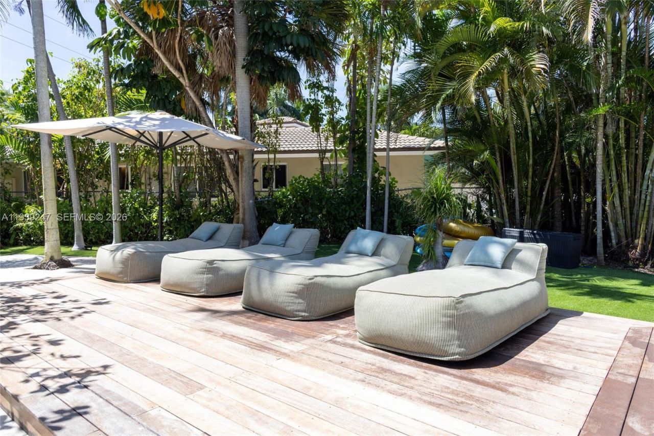 2500 Bayview Dr, Fort Lauderdale, FL 33305 Photo