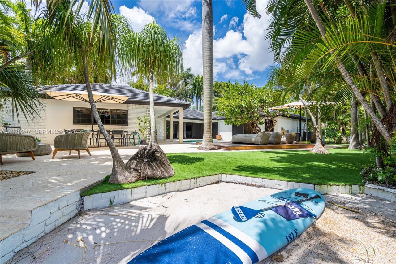 2500 Bayview Dr, Fort Lauderdale, FL 33305 Photo