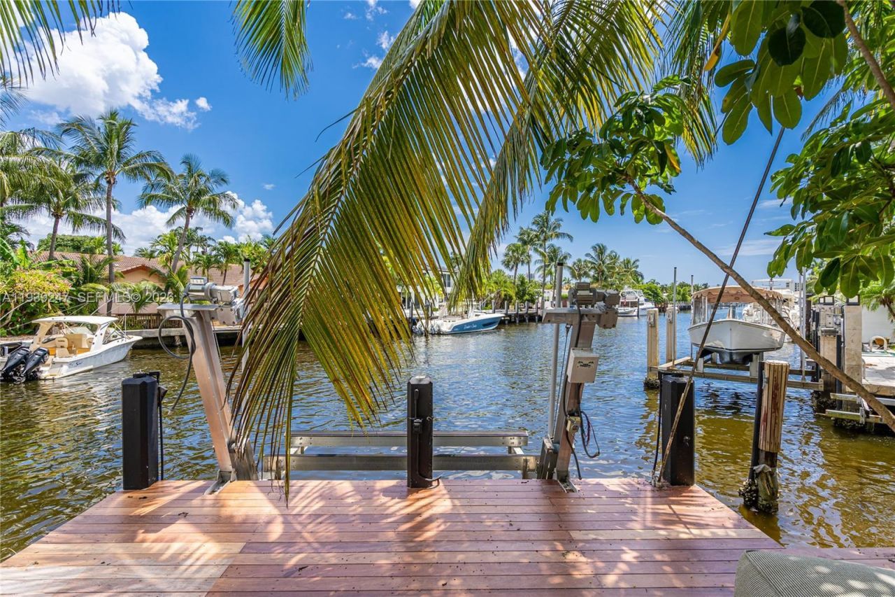 2500 Bayview Dr, Fort Lauderdale, FL 33305 Photo