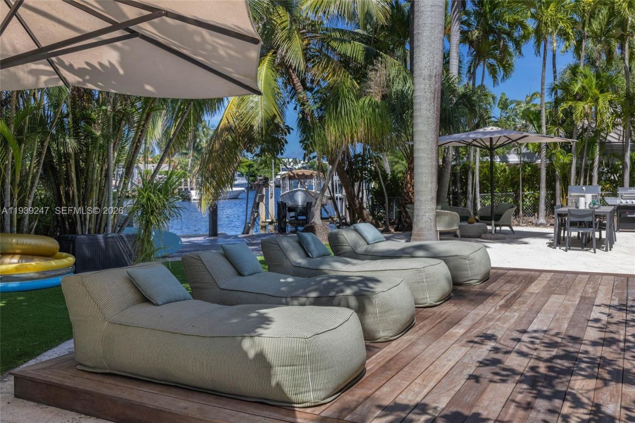 2500 Bayview Dr, Fort Lauderdale, FL 33305 Photo