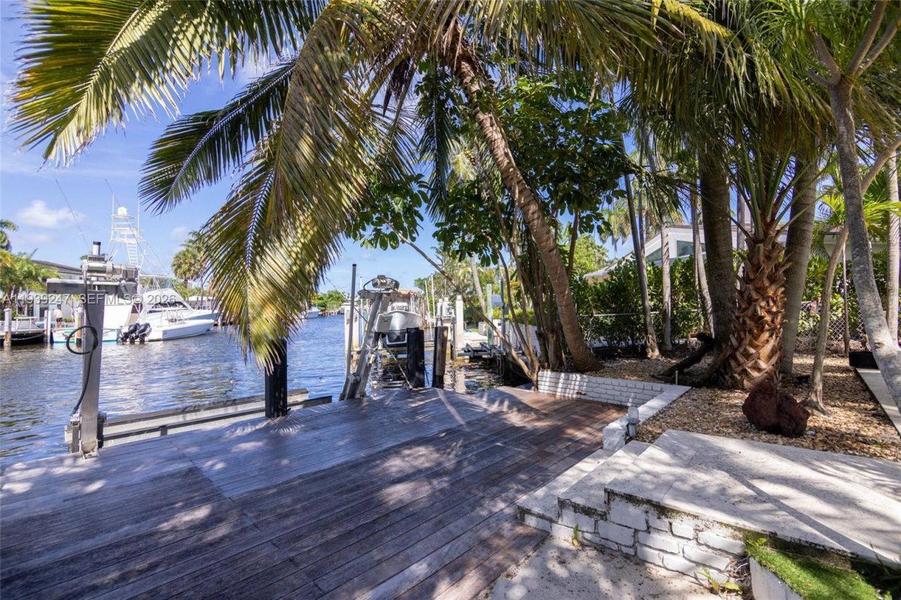 2500 Bayview Dr, Fort Lauderdale, FL 33305 Photo