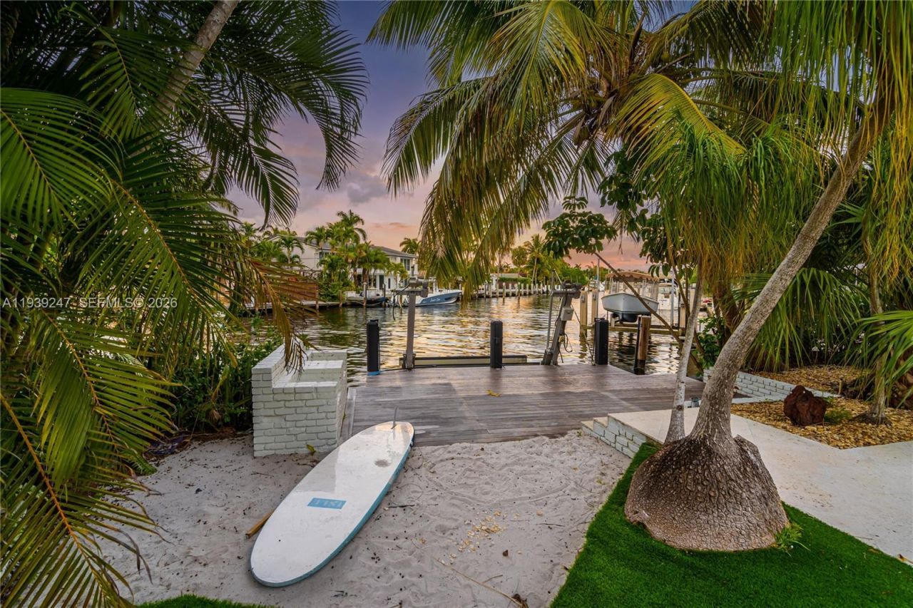 2500 Bayview Dr, Fort Lauderdale, FL 33305 Photo