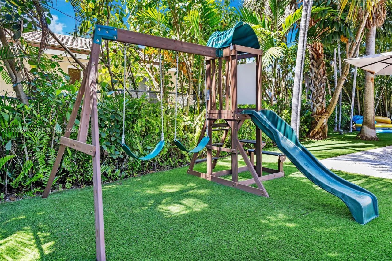 2500 Bayview Dr, Fort Lauderdale, FL 33305 Photo