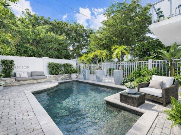 1317 NE 2nd St, Fort Lauderdale, FL 33301