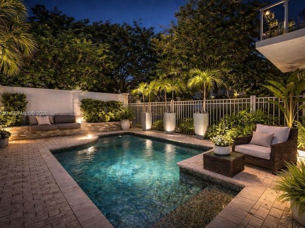 1317 NE 2nd St, Fort Lauderdale, FL 33301