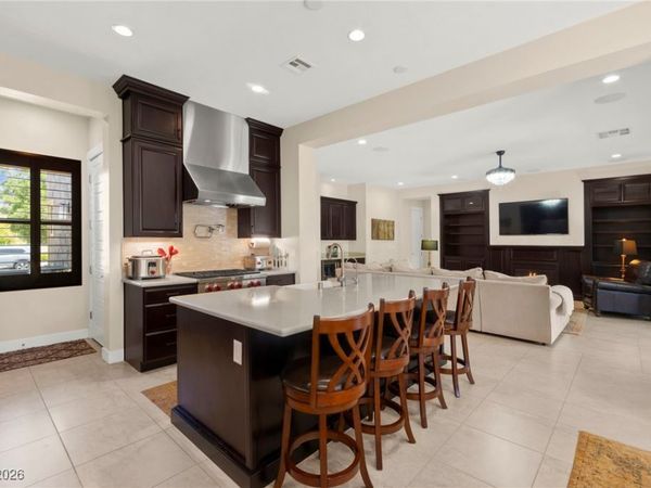 6810 Silver Crescent Street, Las Vegas, NV 89148