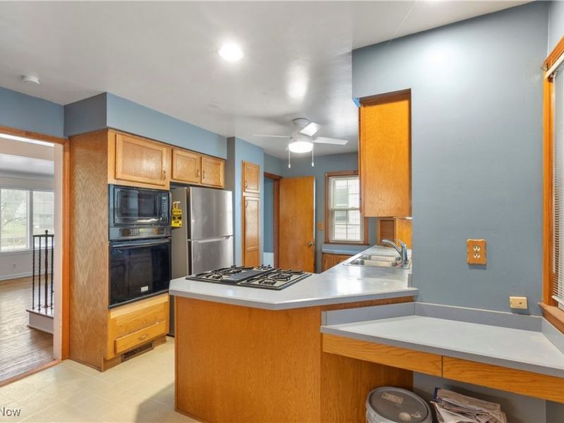 25031 Glenbrook Boulevard, Euclid, OH 44117 Photo 10