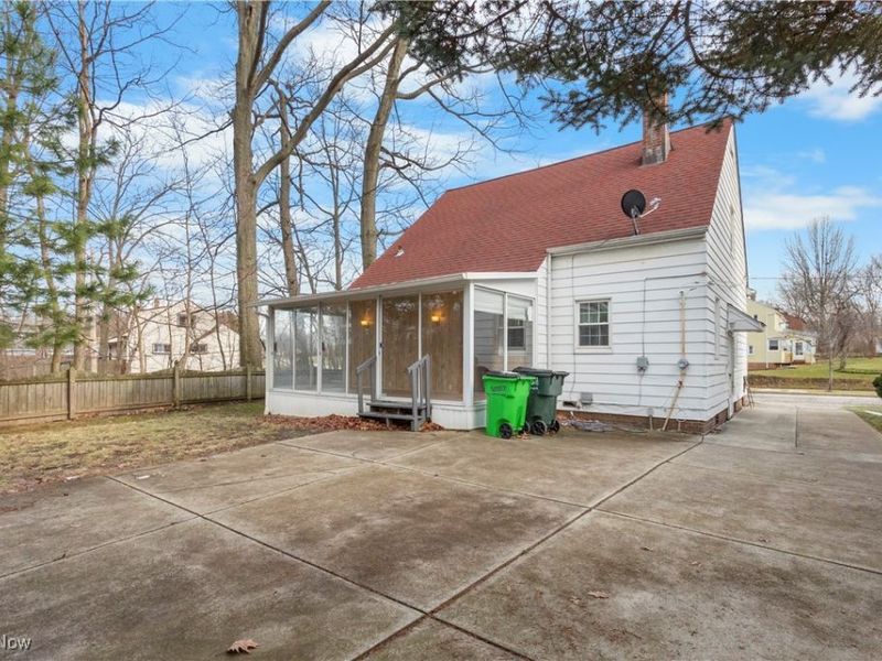 25031 Glenbrook Boulevard, Euclid, OH 44117 Photo 4