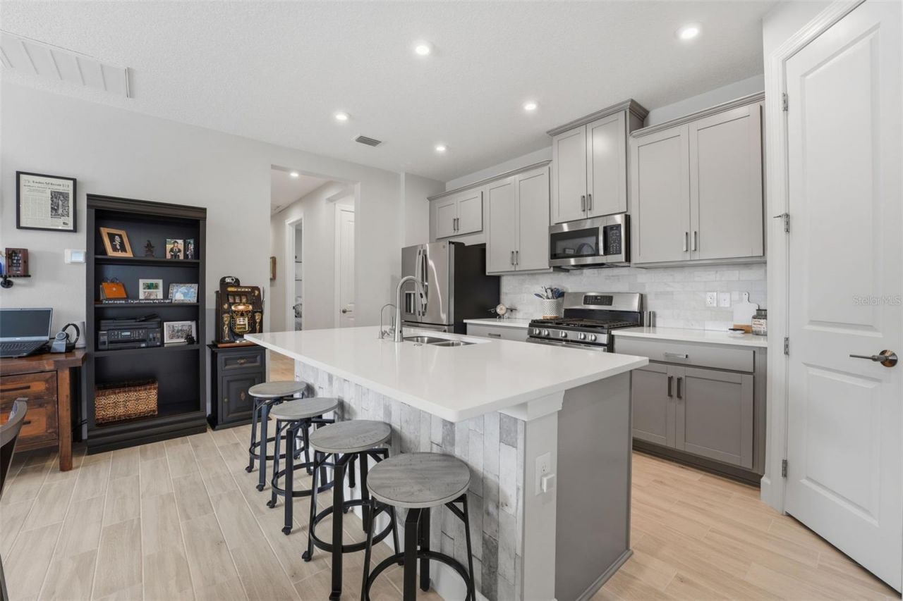 11104 Devonbridge Drive, Palmetto, FL 34221 Photo