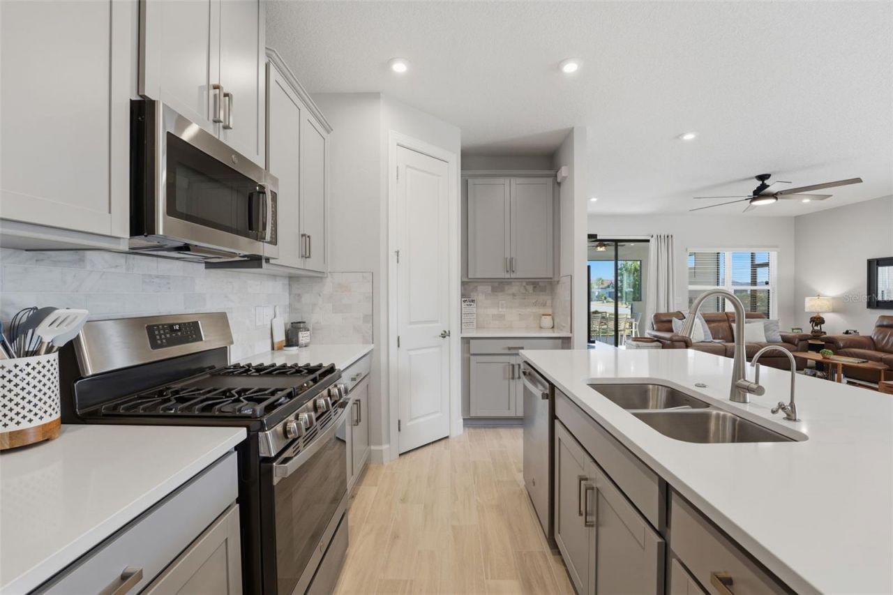 11104 Devonbridge Drive, Palmetto, FL 34221 Photo