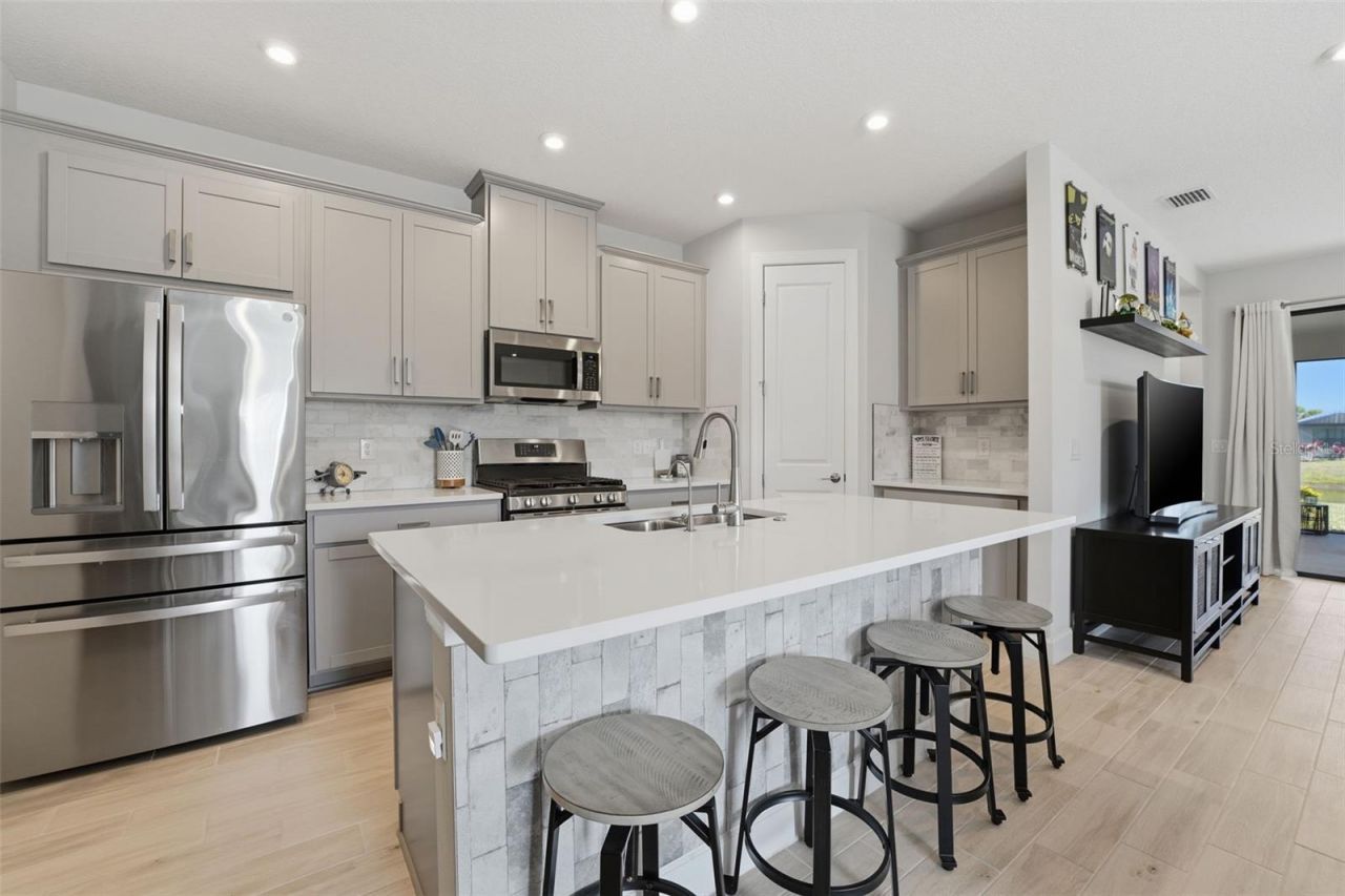 11104 Devonbridge Drive, Palmetto, FL 34221 Photo