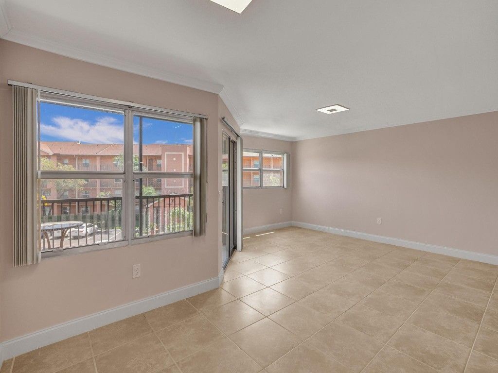 701 SW 142nd Avenue, Unit 311, Pembroke Pines, FL 33027 Photo