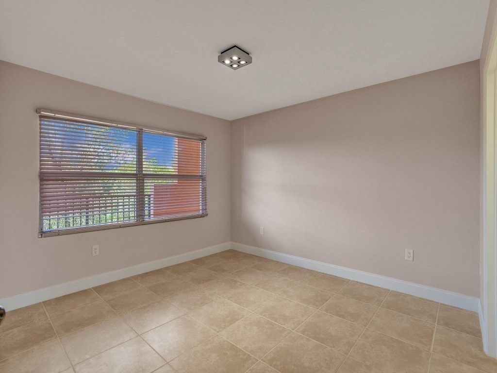 701 SW 142nd Avenue, Unit 311, Pembroke Pines, FL 33027 Photo