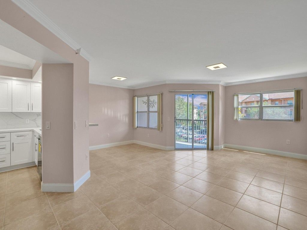 701 SW 142nd Avenue, Unit 311, Pembroke Pines, FL 33027 Photo