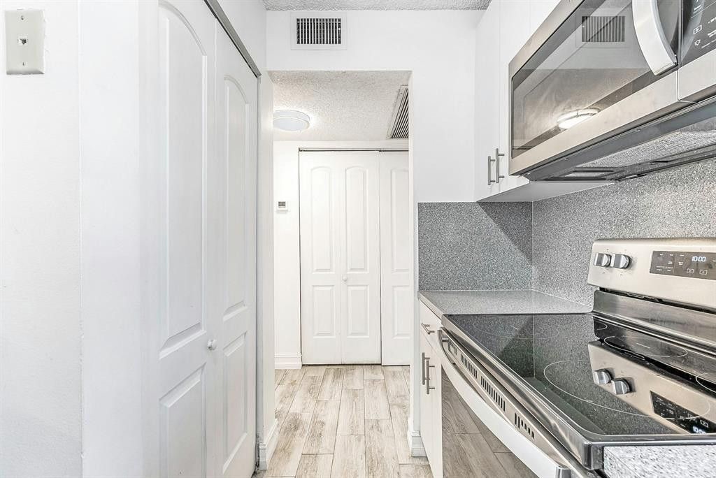 911 Twin Lakes Drive, Unit 3-N, Coral Springs, FL 33071 Photo