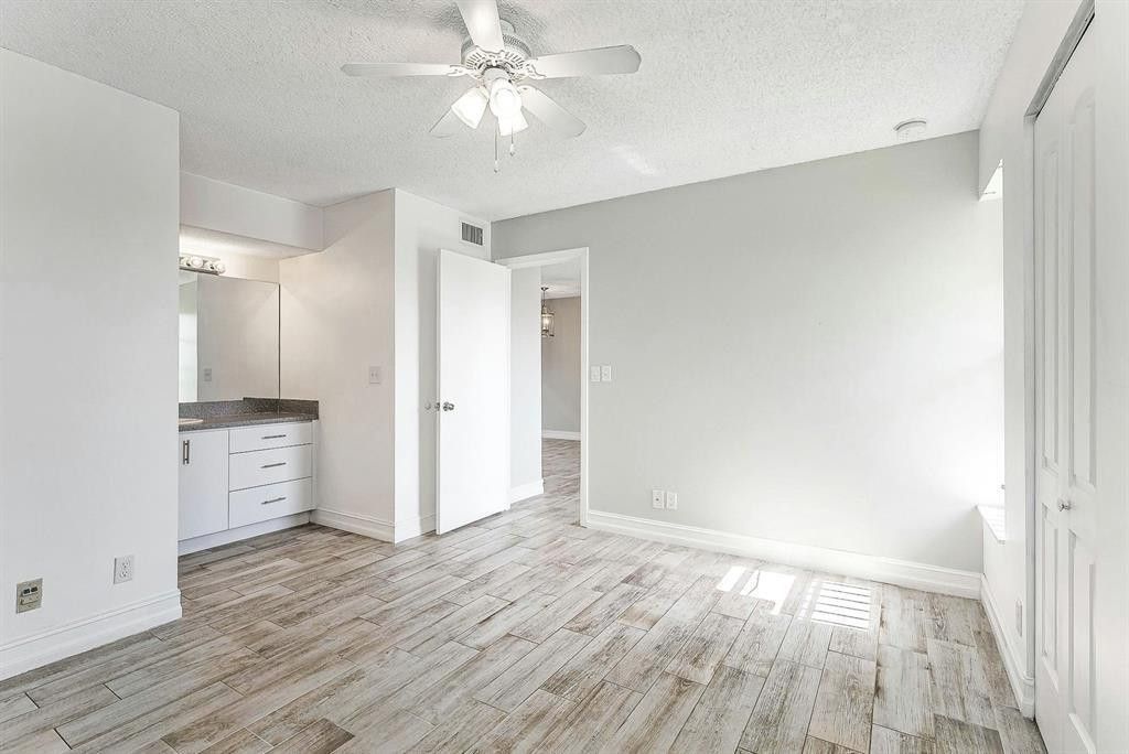 911 Twin Lakes Drive, Unit 3-N, Coral Springs, FL 33071 Photo