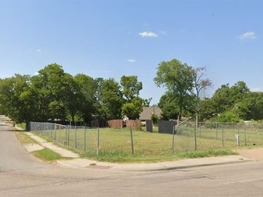 2403 E Ann Arbor Avenue, Dallas, TX 75216