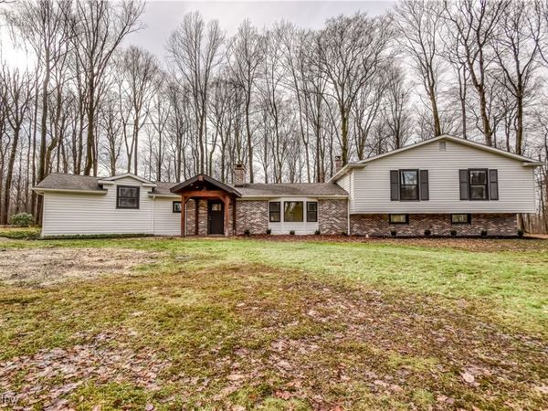 17460 Trillium Drive, Chagrin Falls, OH 44023