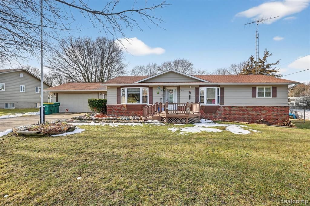 516 Sunnyslope Drive, Flushing, MI 48433 Main Photo